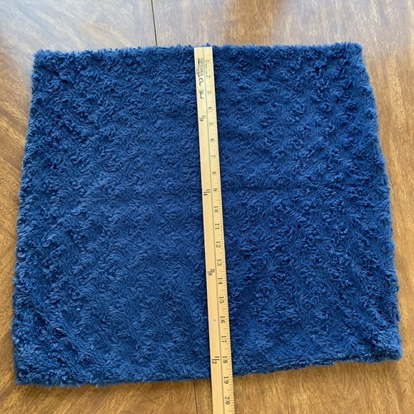 Lananas Blue Shag Faux Fur Pillow Cover Shams 19 x 20” Boho Home or Room Decor - Picture 8 of 11